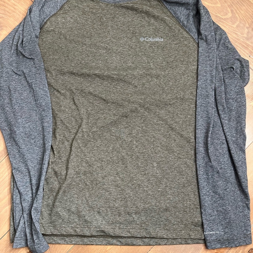 Columbia Two-Tone Gray Performance Shirt